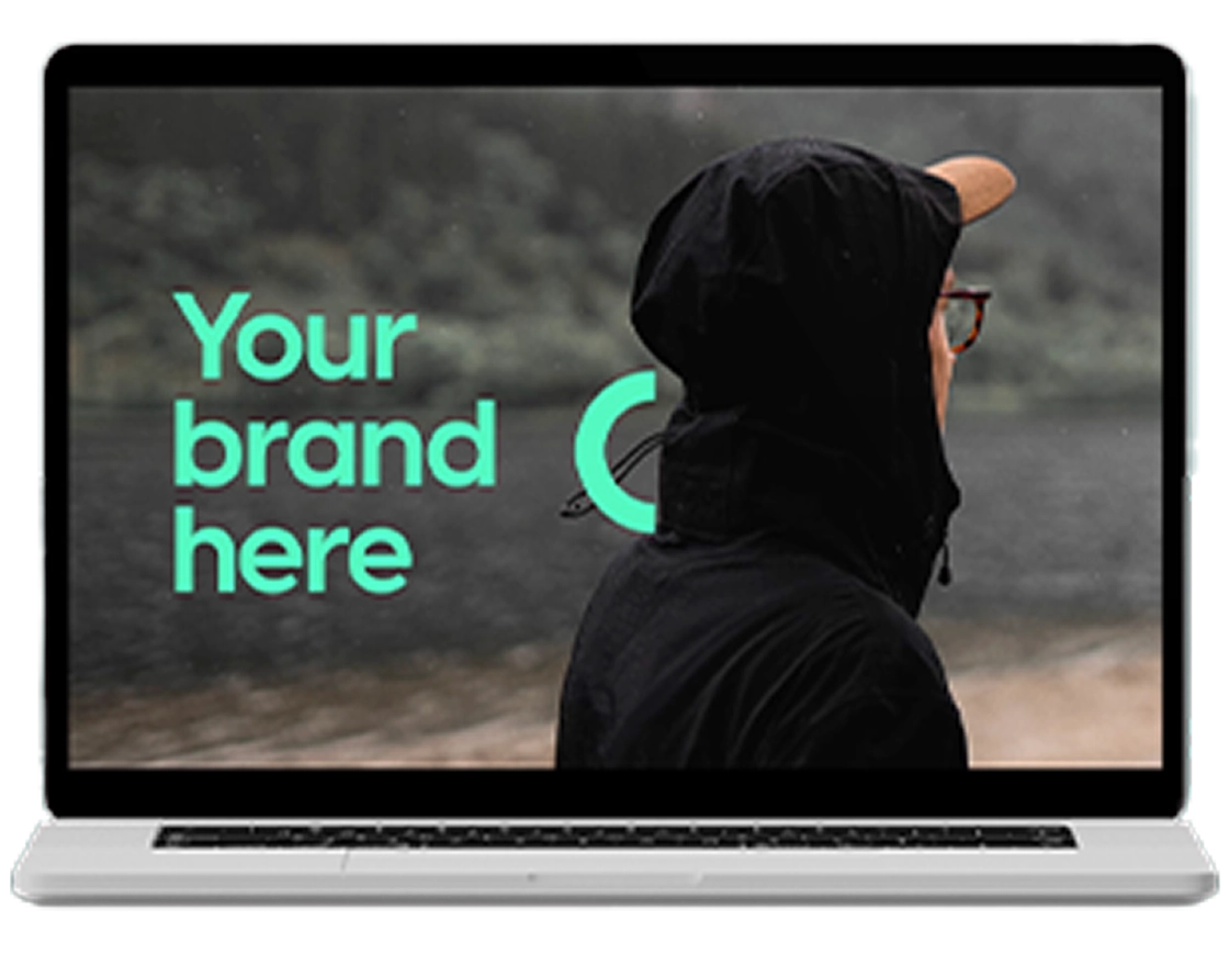 Laptop med bild på person i svart hoodie och texten ”Your brand here”